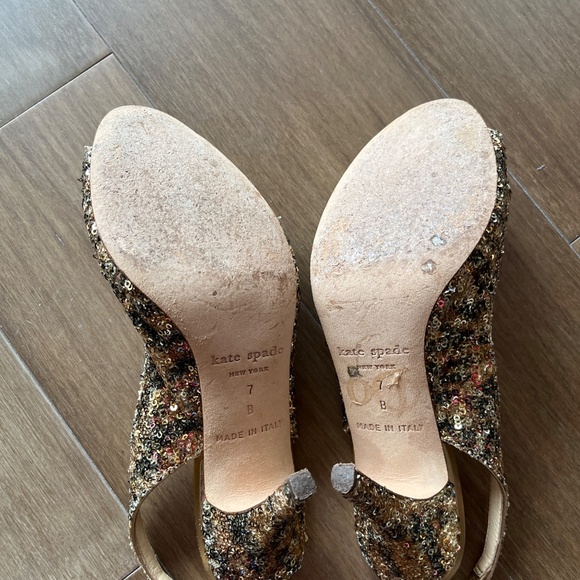 EUC Kate Spade ♠️ Golden sequin glitter Charm high heels 7 - Picture 5 of 12